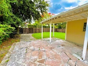 Building Photo - 410 Pinecrest Dr