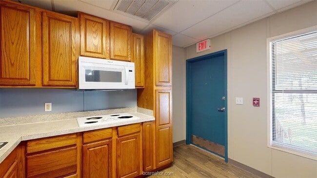 Building Photo - 5585 Straub Rd