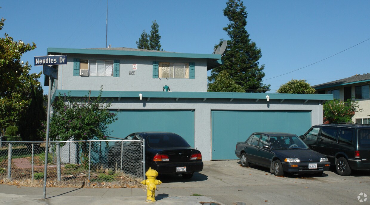 Building Photo - 1847 Rock Spring Dr
