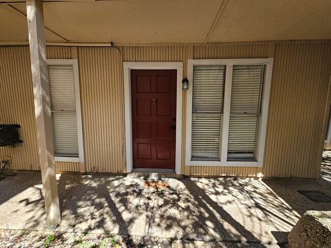 Foto del edificio - Ready for immediate move in!