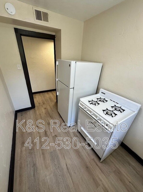 Foto del edificio - 144-144 W 9th Ave