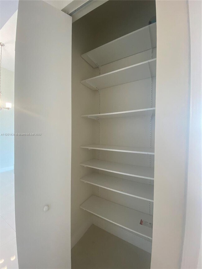 Foto del edificio - 185 SW 7th St