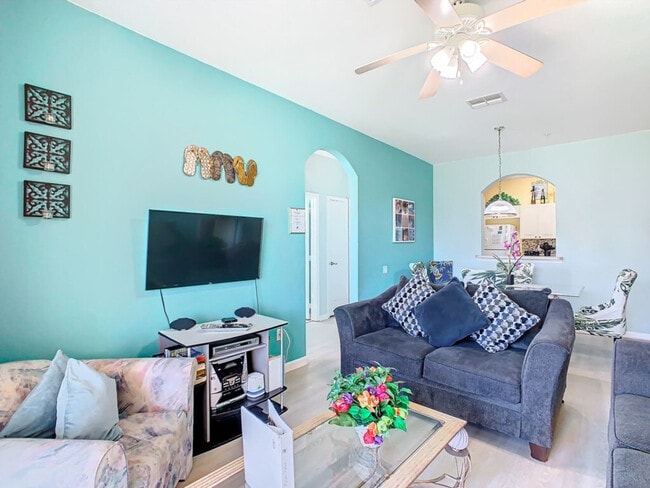 Foto del edificio - 8107 Coconut Pl