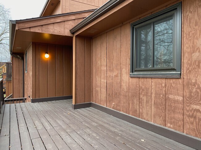 Front Deck - 7169 N 79th Plaza