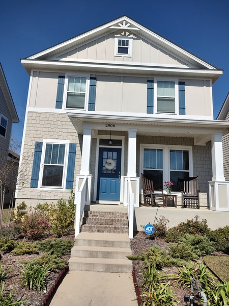 Primary Photo - 2906 Fontana St