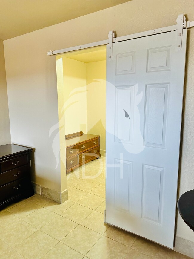Building Photo - "Discover Cozy Living: Charming Studio Oasis in Woodward!"