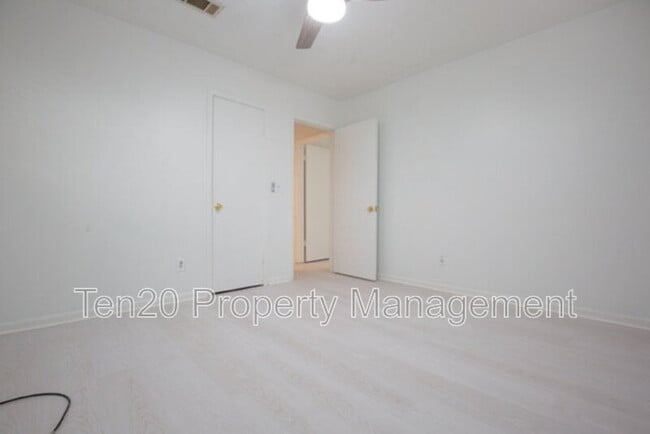 Building Photo - 5131 Trussell Ave