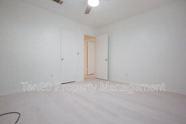 Foto del edificio - 5131 Trussell Ave