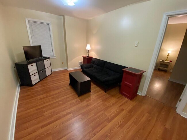 Building Photo - 456 Woodlane Ave