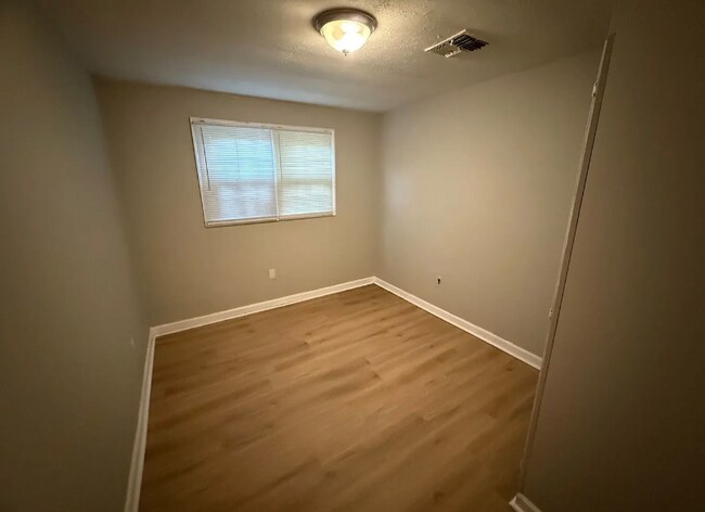 Foto del edificio - 3521 Dundale Rd