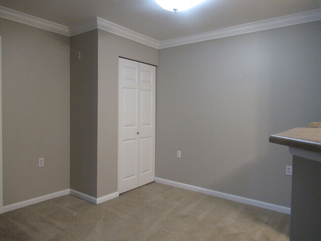 Foto del edificio - APPROVED APPLICATION-Corner unit 1 bed, 1 ...