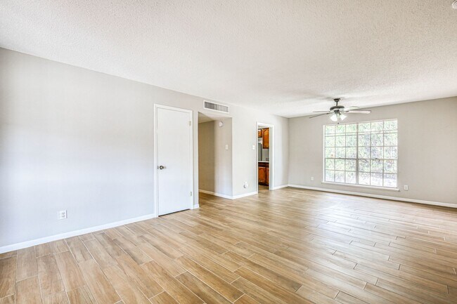 Building Photo - 601-603  Alicante Way