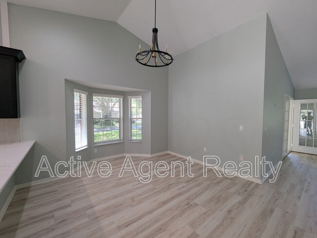 Building Photo - 1570 N Foxboro Loop
