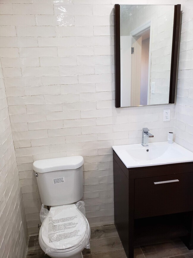 Foto del edificio - 761 E 101st St