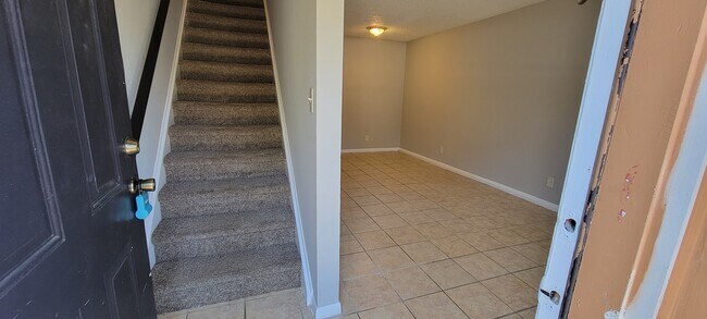 Building Photo - 3923 Overland Hts