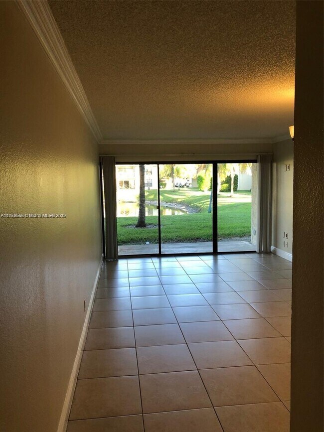Building Photo - 1465 Lake Crystal Dr