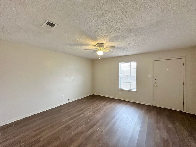 Foto del edificio - 624 Sunset Ln