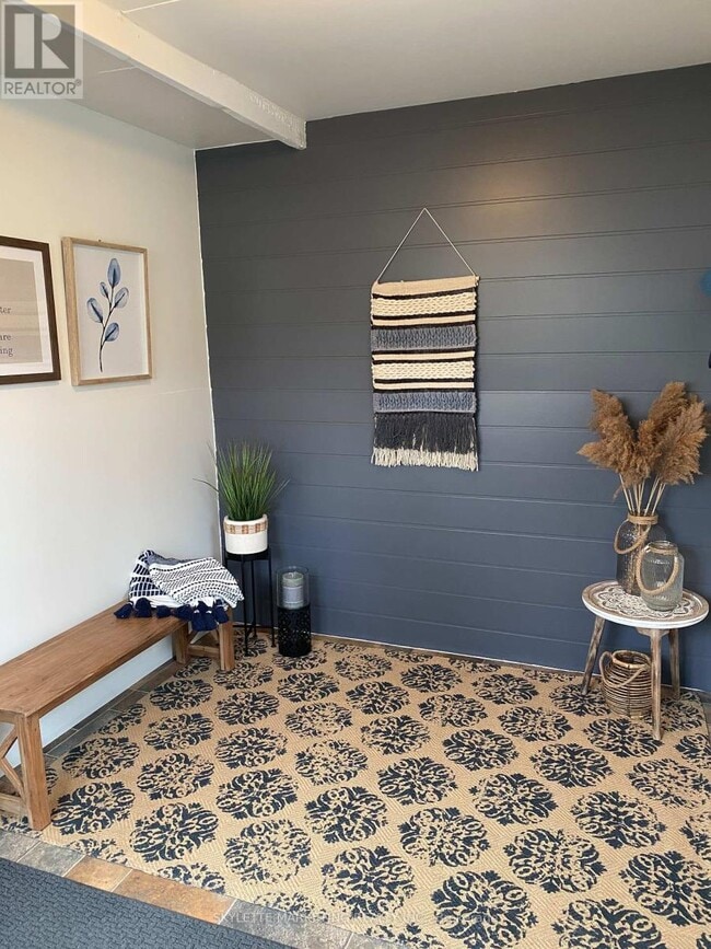 Building Photo - 304 Elmview Gardens