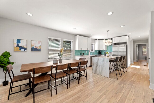 Building Photo - 201 Clay St SE