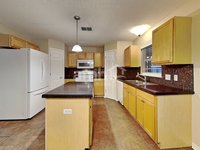 Foto del edificio - 1071 Royal Marquis Cir