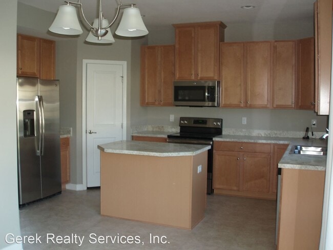 Building Photo - 3 br, 2.5 bath House - 323 Michael Selby Dr