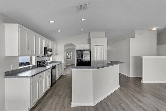 Building Photo - 15412 Montilla Loop