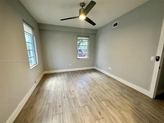 Foto del edificio - 1100 10th St