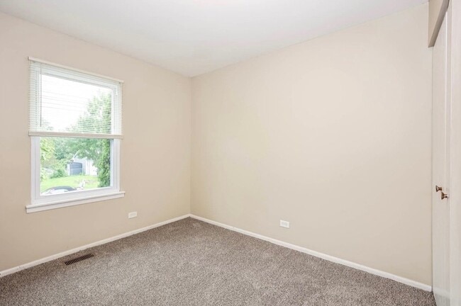 Building Photo - 1407 N Parkview Terrace