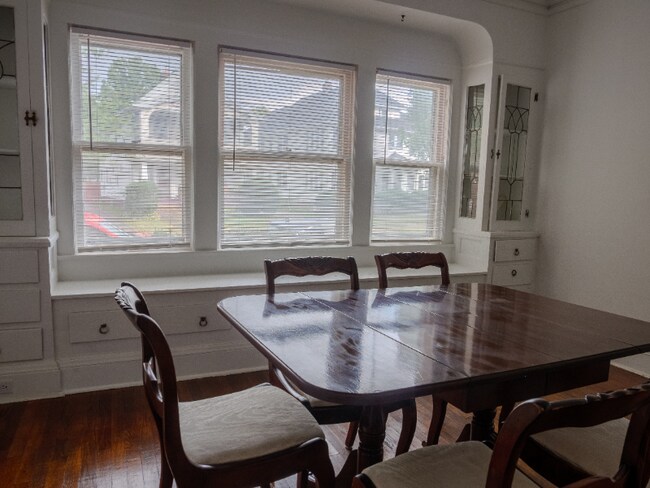 Foto del edificio - 2580 E 127th St