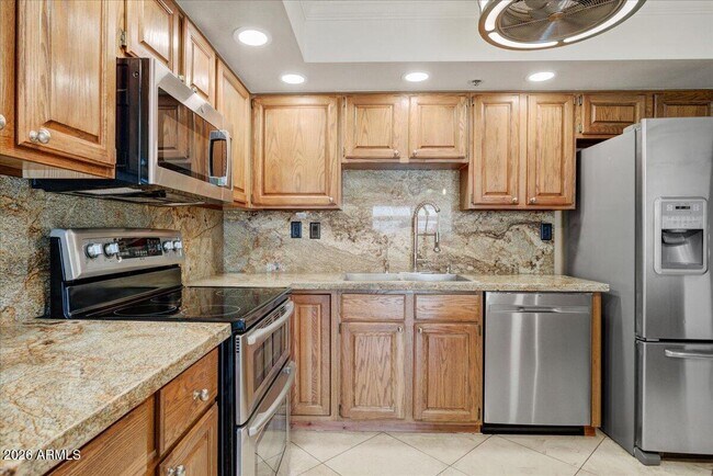 Foto del edificio - 7870 E Camelback Rd