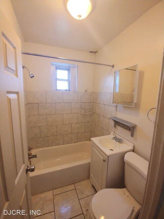 Building Photo - 2 br, 1 bath House - 3345 Malta Street