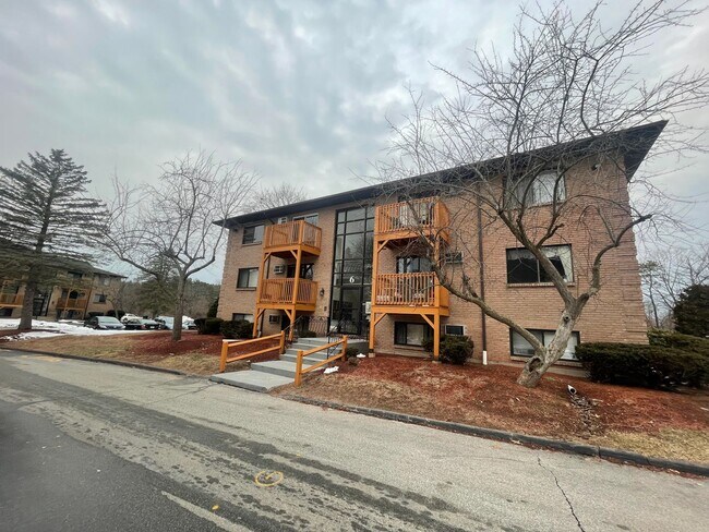 Foto del edificio - Quiet Corner Apartment in the Heart of Salem