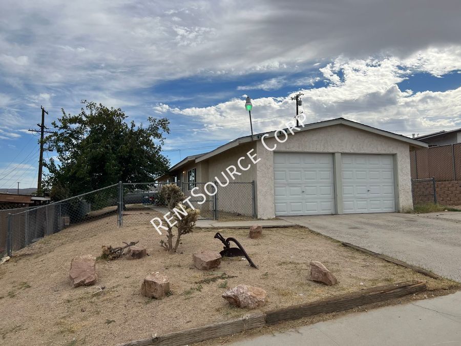 Foto principal - 2 Bedroom Duplex For Rent in Barstow