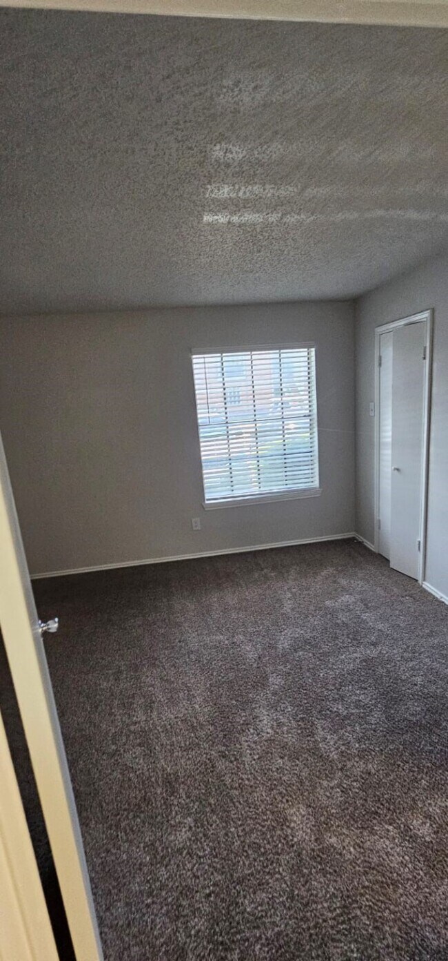 Foto del edificio - 3737 Timberglen Rd