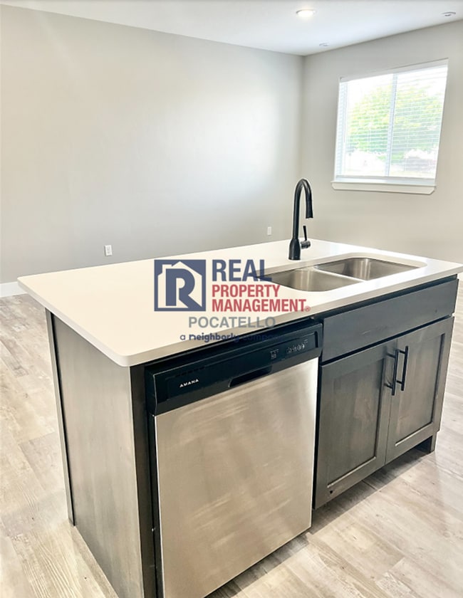 Foto del edificio - 3 Bedroom 2.5 Bathroom Town Home - 1 Car Garage - Small dog allowed