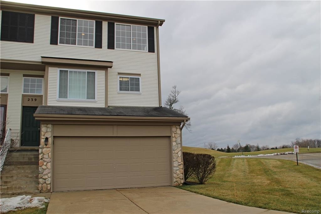 Foto principal - 239 Oak Ridge Dr