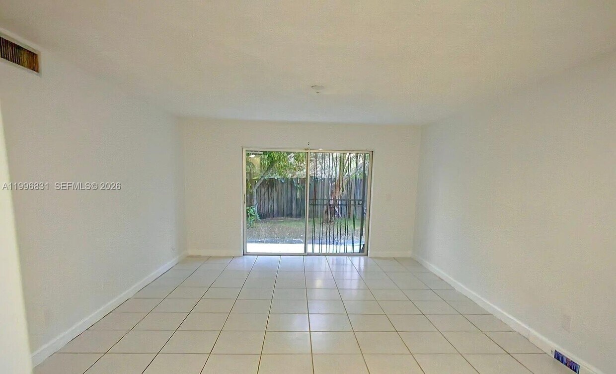 Building Photo - 203 NE 141