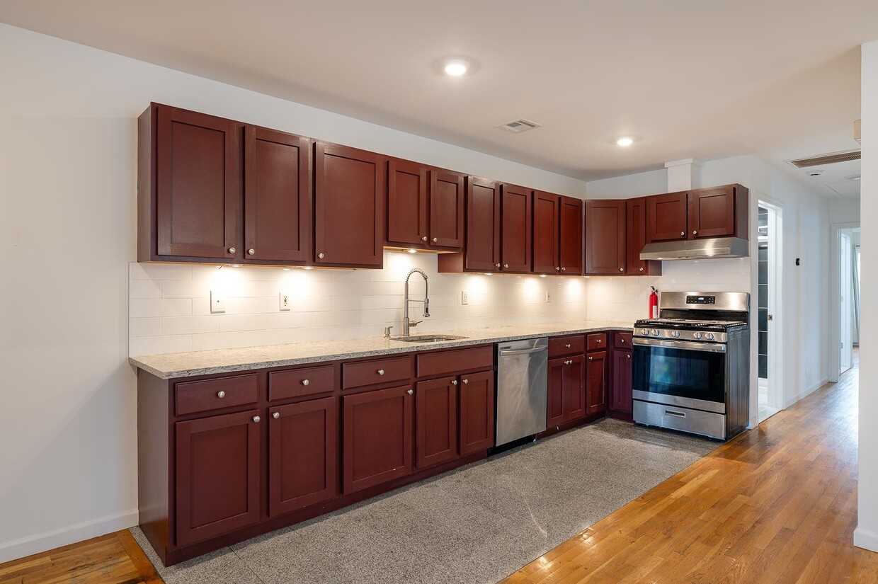 Foto principal - 108 Claremont Ave