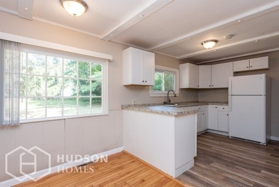 Foto del edificio - 2 Clover St, Lakeville, MA