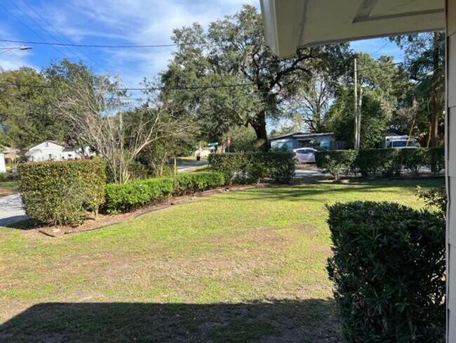 Foto del edificio - 1208 Cloverlawn Ave