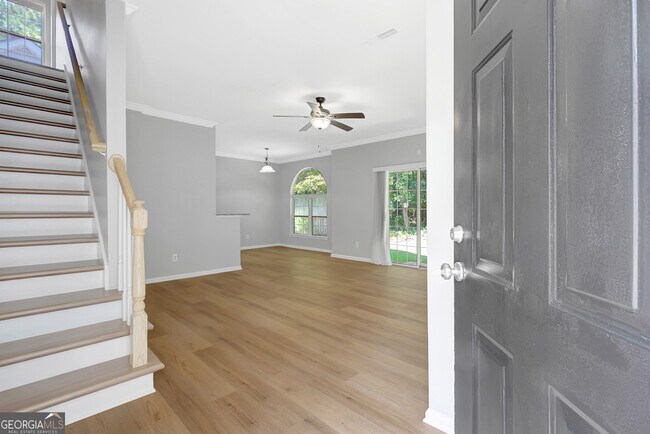 Building Photo - 569 N Fairfield Dr