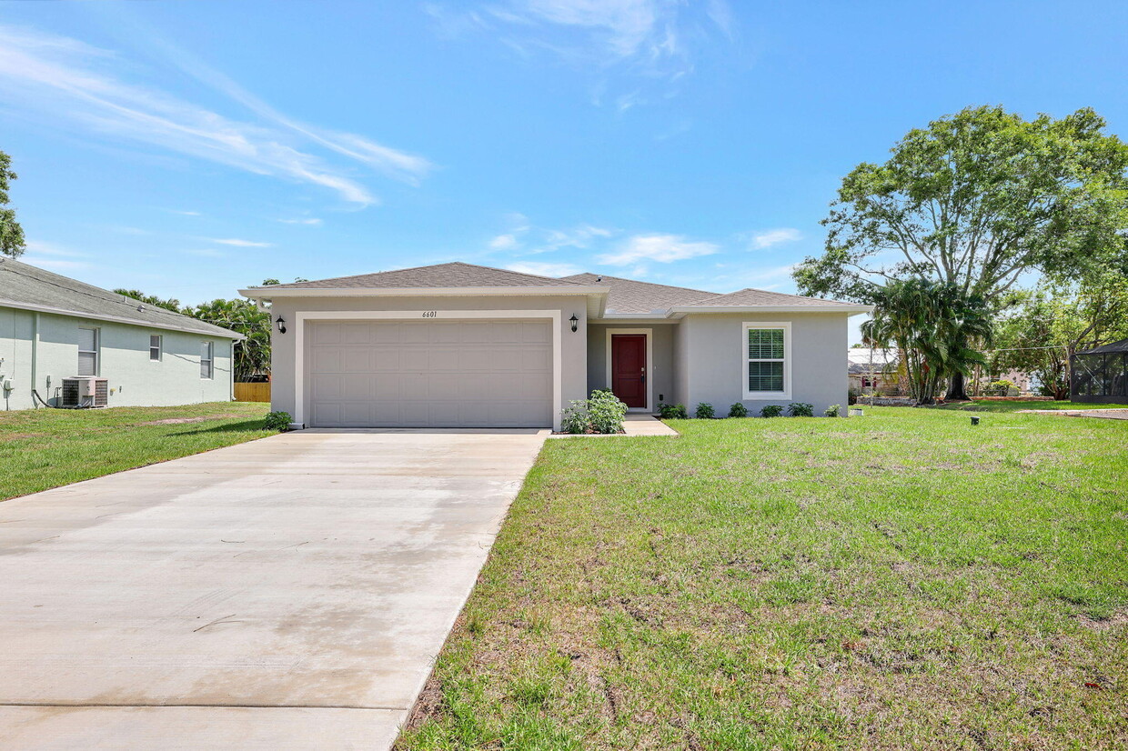 Foto principal - 6601 Deland Ave
