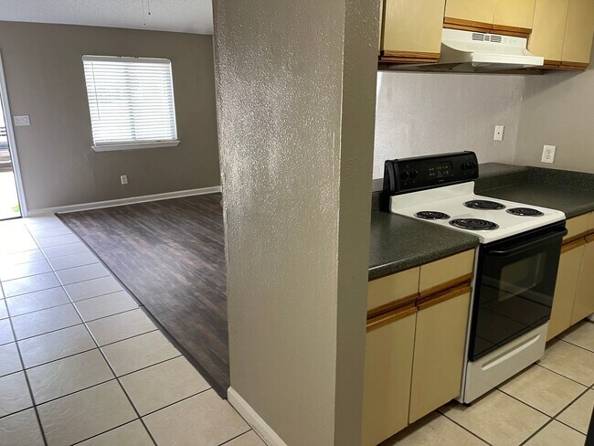 Building Photo - VILLAS OF WESTRIDGE