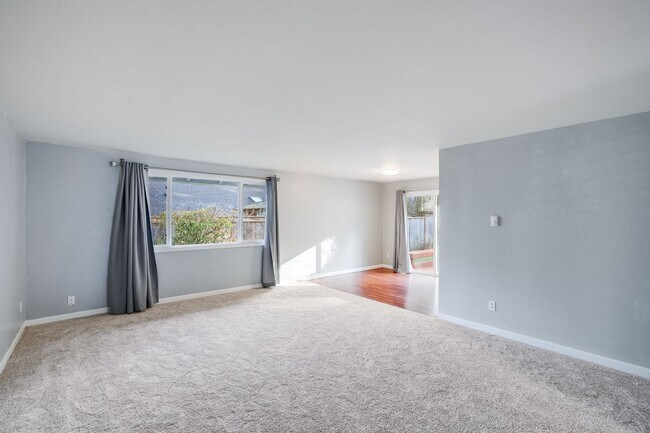 Foto del edificio - Beautiful 3 Bed, 2 Bath Rental Home in Highland Beaverton Neighborhood!