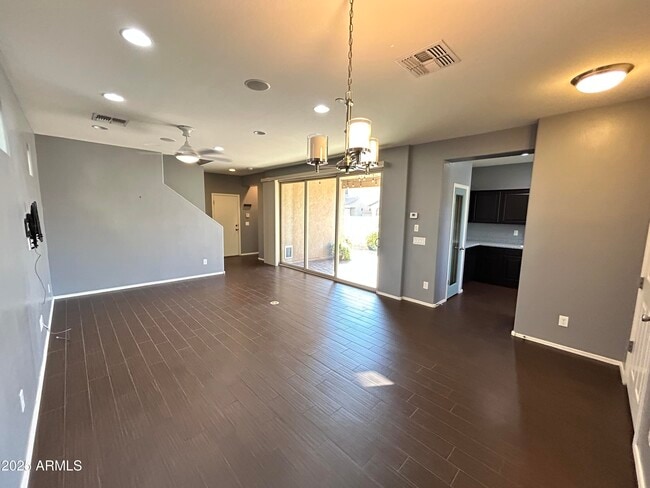 Foto del edificio - 9123 W Meadow Dr