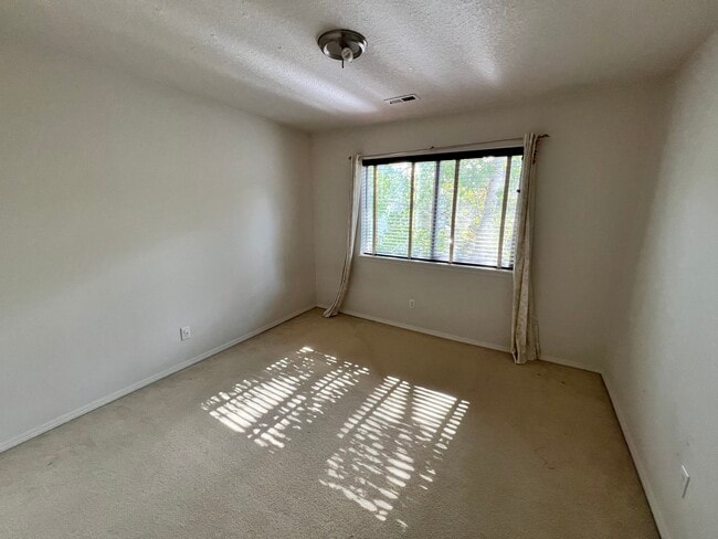 Dormitorio - 5906 NE Skipton St