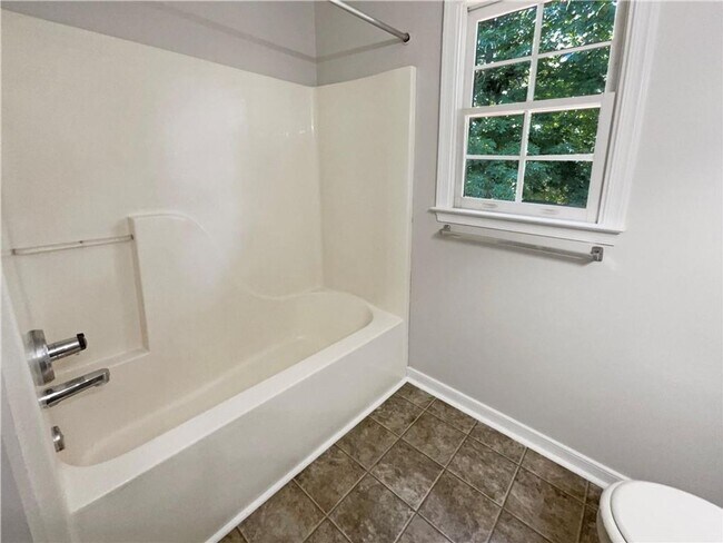Foto del edificio - 3 Bed 2.5 Bath Home-Ashbrook Subdivision-W...