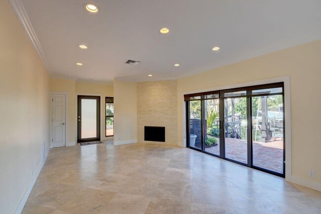 Building Photo - 1121 Bel Air Dr