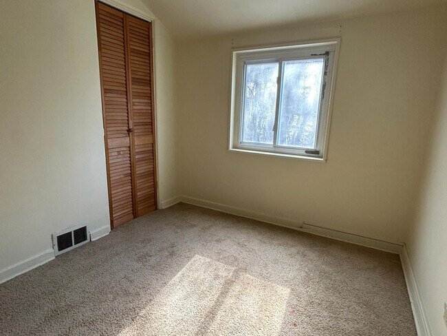 Building Photo - 464 Elias Dr