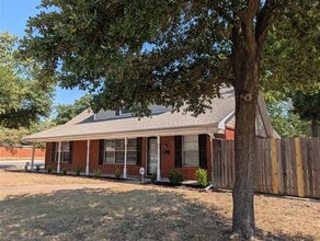 Building Photo - 2558 Duringer Rd